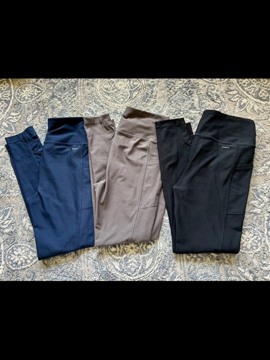 Mondetta Pants - Mondetta Leggings in Port Royal Red and Midnight Ocean
